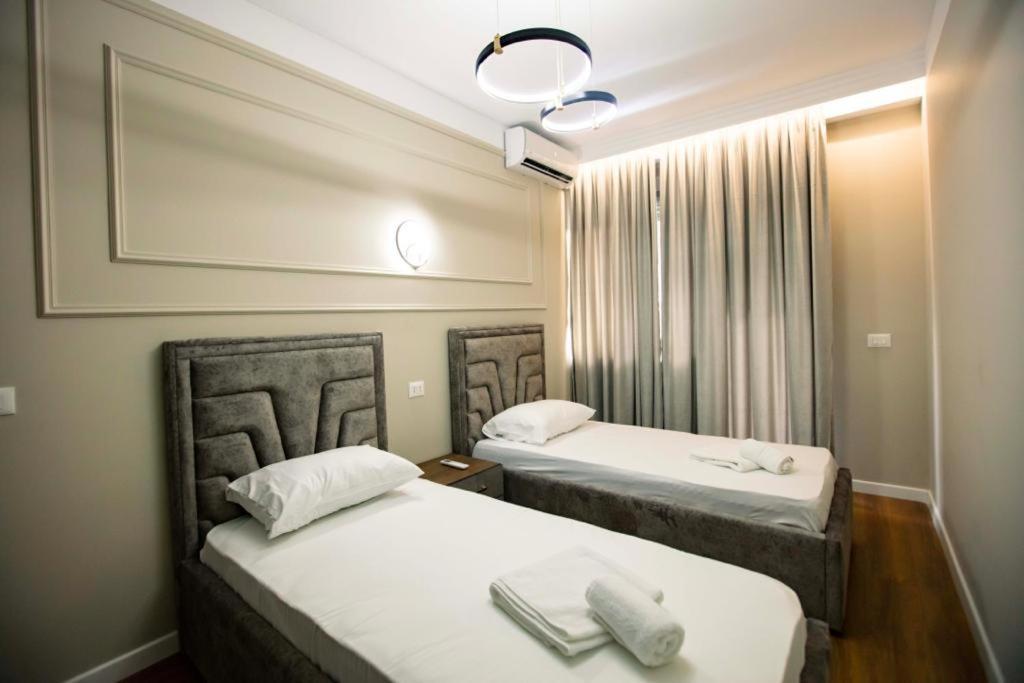 Luxury At Condor Center * Tirana